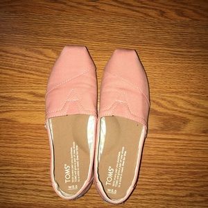 Women’s Pink Toms 5.5